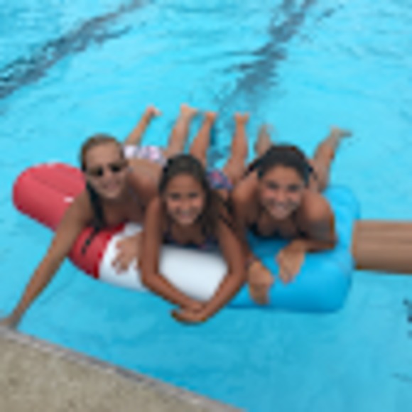 Meet your Posher, Mackenzie - Picture 1 of 1